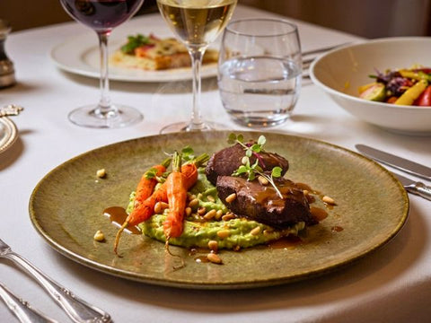 Kalbsbackerl mit Kohlsprossenpürree: Das perfekte Fine Dining Rezept für ernährungsbewusste Gourmets!