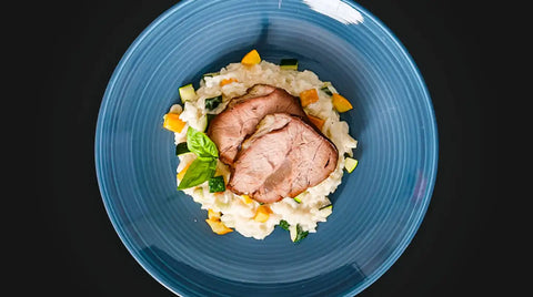 Kalbsschulterscherzel mit Whipped Feta Risotto & Zucchini