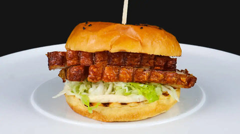 Schweinsbraten-Burger mit Krautsalat