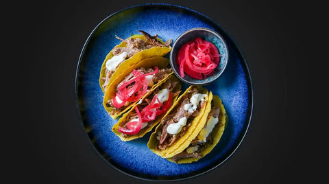 Tacos mit Pulled Pork und sauren Zwiebeln