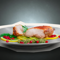 Die Hühnerbrust „Gentle Chick“ von AUMAERK wird elegant auf einem Metallteller mit Rosmarin, Zitronenscheiben, grüner Kräutersauce, Dill und Granatapfelkernen präsentiert. Ein dunkler, minimalistischer Hintergrund bringt diese raffinierte Kreation der Geflügelküche besonders gut zur Geltung.
