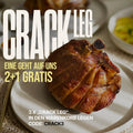 Genießen Sie die köstliche Stelze „Crack Leg“ von AUMAERK – eine saftige, gebratene Schweinsstelze, die nach der innovativen AUMAERK-Methode meisterhaft zubereitet wurde. Auf einem Teller mit Besteck serviert und umgeben von köstlichen Beilagen sorgt unsere vorgegarte Stelze bei jedem Bissen für ein unvergessliches Geschmackserlebnis. Profitieren Sie von einem verlockenden 2+1-Gratis-Angebot für die Stelze „Crack Leg“: Befolgen Sie die Anweisungen auf Deutsch und geben Sie Ihren Aktionscode ein, um Ihr